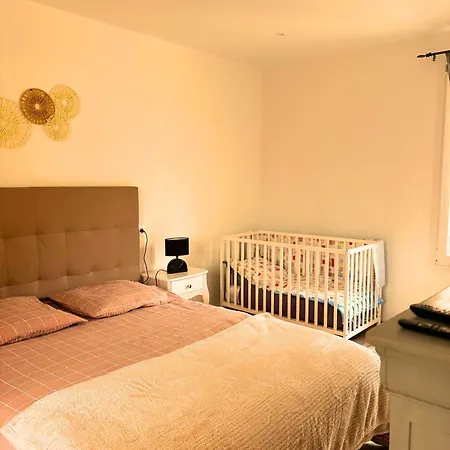 Casa de Férias Charmante Maison Avec Jardin&parking, équipé Et Confort - 10 Min à Pied De La