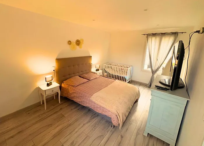 Hébergement de vacances Charmante Maison Avec Jardin&parking, équipé Et Confort - 10 Min à Pied De La *